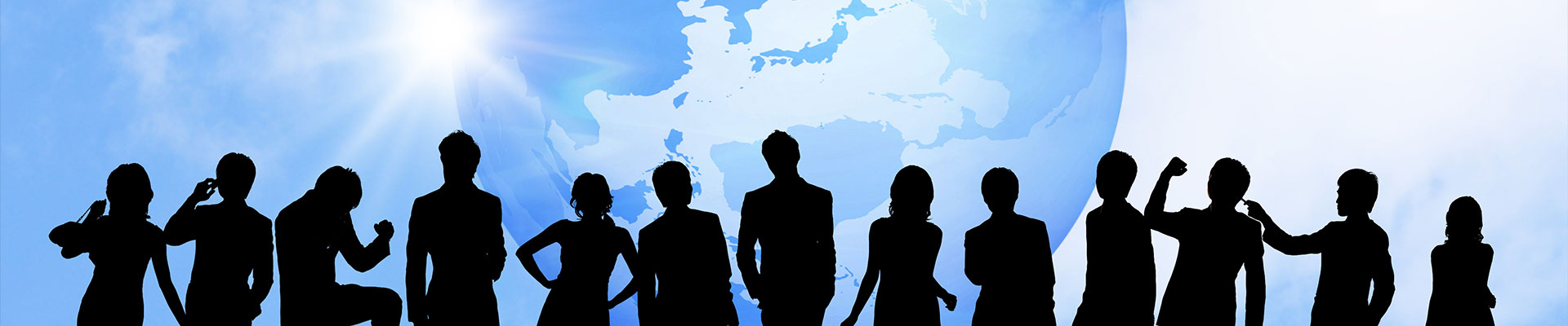 Schatten von Menschen vor Erdkugel