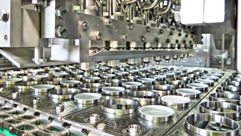 Containers in an automatic filling machine