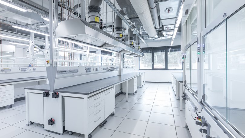 Arbeitsbereiche mit Laborabzügen