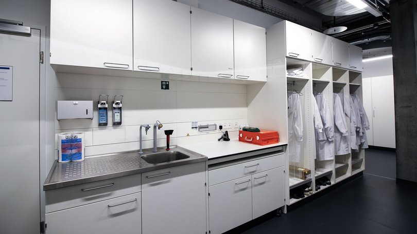 Laborspüle & -schrank