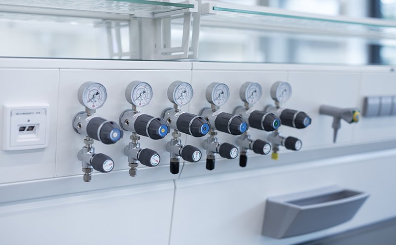 Durch Medienträger den Arbeitsplatz individuell gestalten