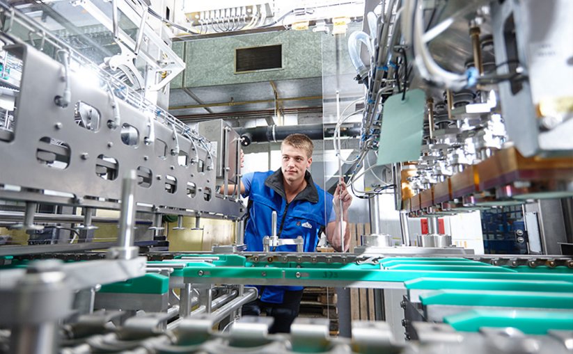 Employees at the filling line