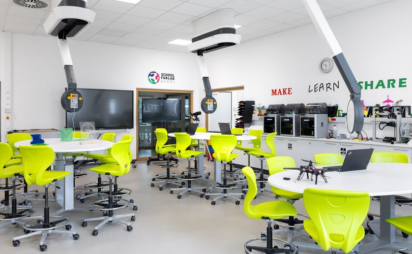 Laborraum mit Tische Laborraum mit Tische