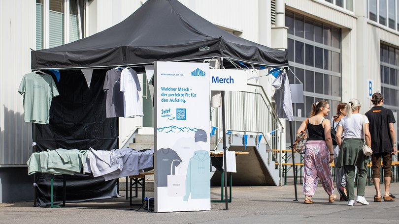 Merchandise-Stand auf dem Family Day