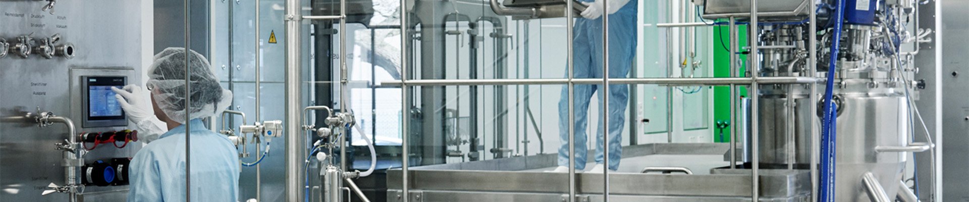 Fertigungshalle mit Anlagenprüfung