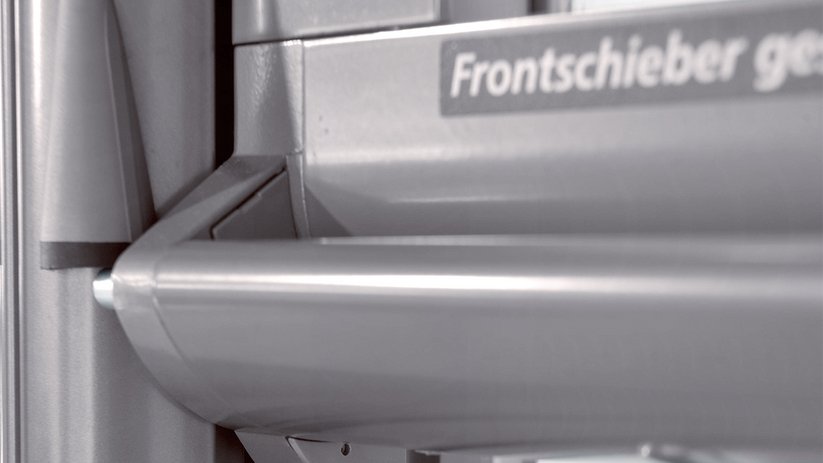 Close-up of the front slide valve