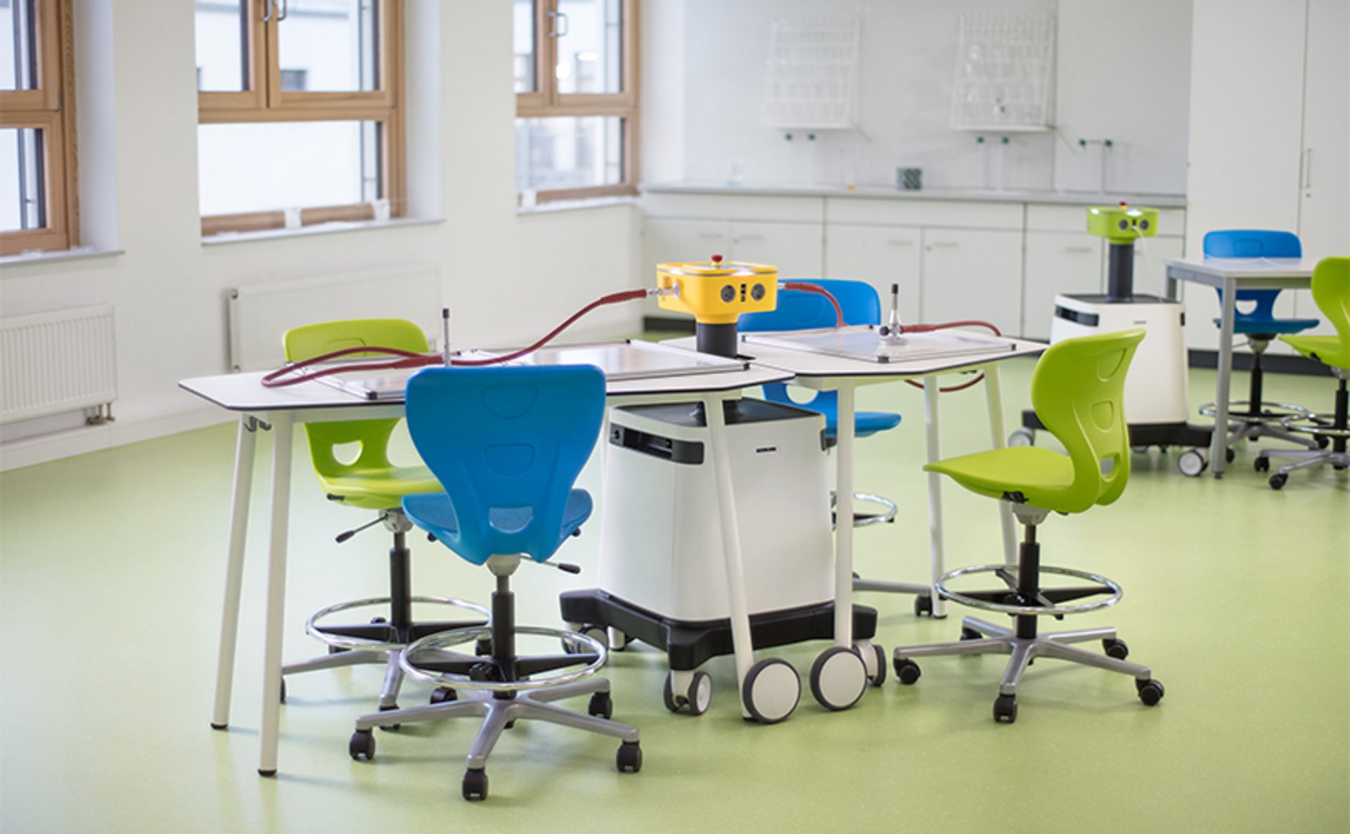 Collaborative tables equipped with mediaBuddy units