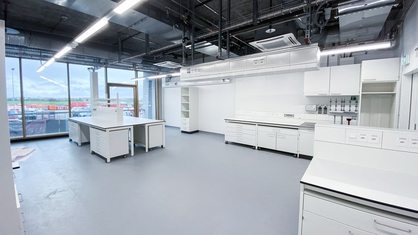 Bright Peak in laboratory planning