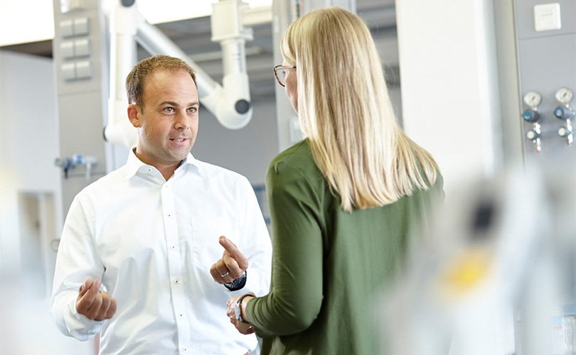 Personen im Gespräch