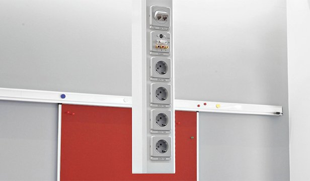 Wall-mounted Powerlift unit with power and media ports