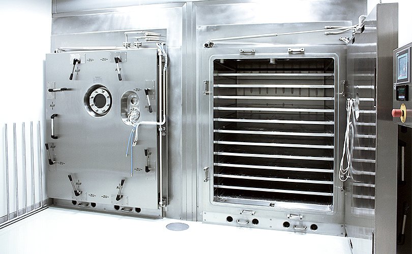 Vacuum drying cabinet open