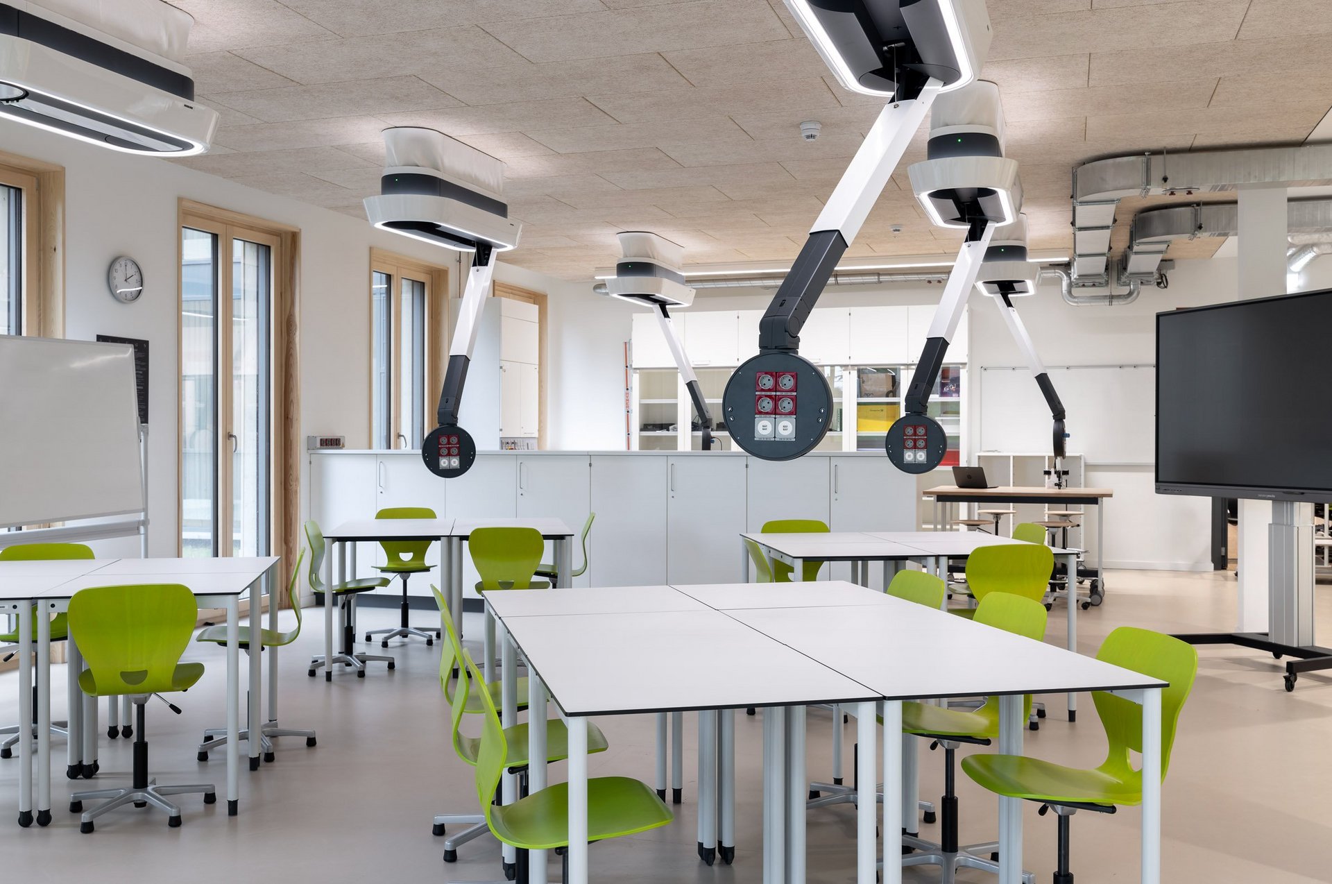 Bright classroom with modular furniture and Fly One ceiling units