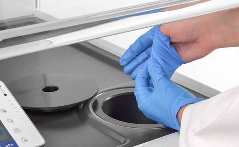 Worktop with integrated disposal system Worktop with integrated disposal system