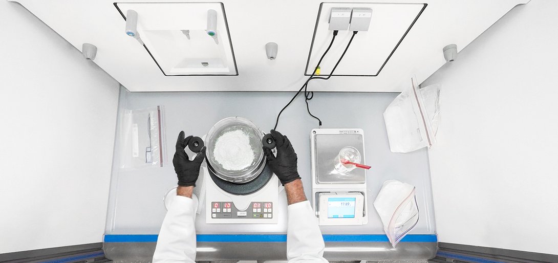 Secuflow Ionic - The fume hood for working with powdery substances