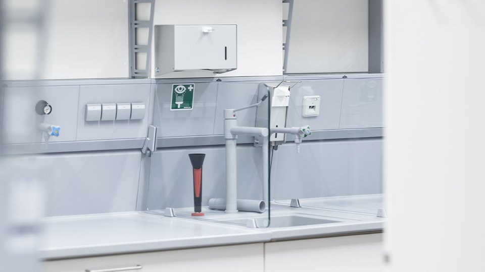 For hygienic working - Laboratory sinks