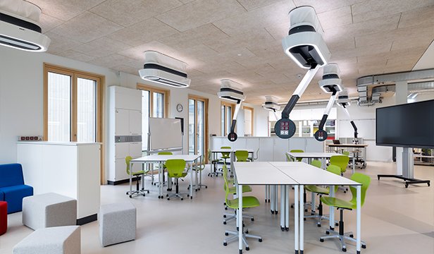 Students filming and experimenting in a makerspace at Ernst-Reuther-Schule