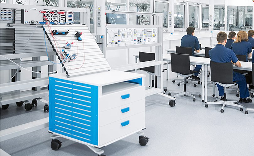 Movable drawer unit used in modern training environment