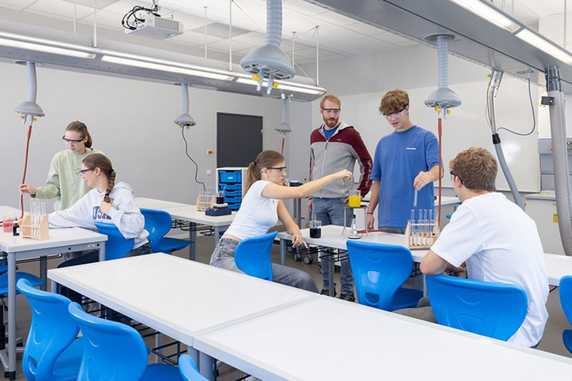 Laboratory classroom with integrated media wing