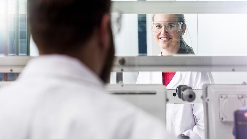 Collaboration through transparent laboratory fume hood design