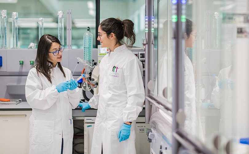 Mitarbeiterinnen im Labor