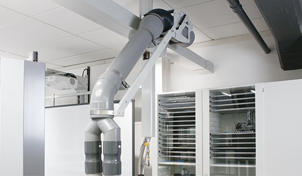 Labor ventilation system with extraction arm