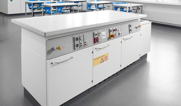 Labor workbench with integrated connections, control elements and supply modules