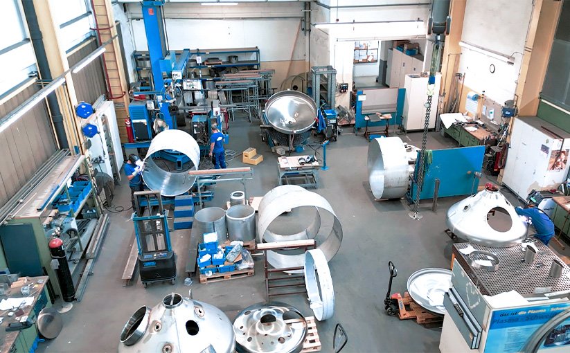 Production hall with stainless steel components