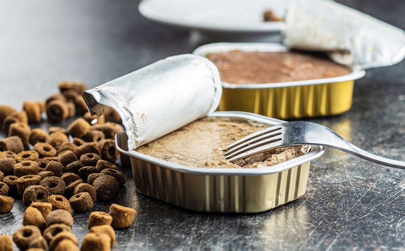 Dry and wet pet food