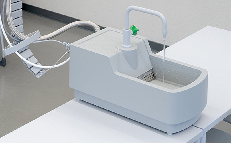 Compact tabletop sink unit with integrated faucet