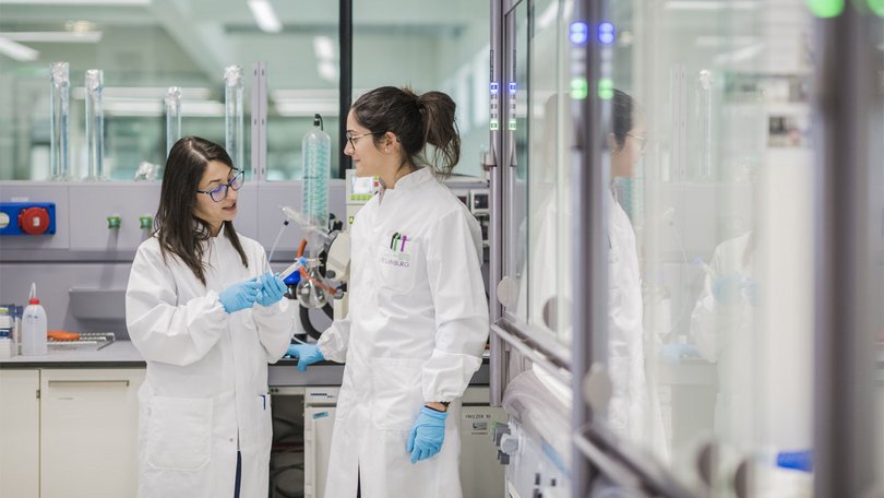 Two people work in the laboratory at NOI Bolzano