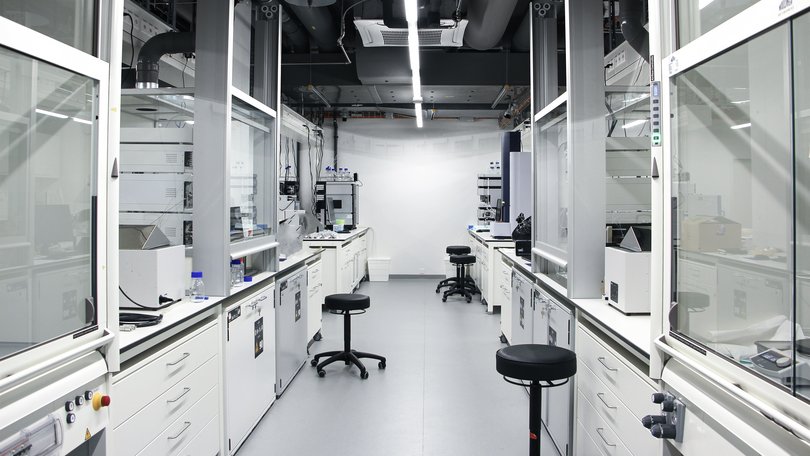Arbeitsplätze mit Abzügen