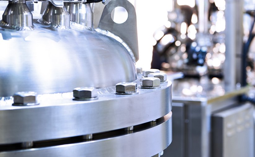 Pressure vessel with lid