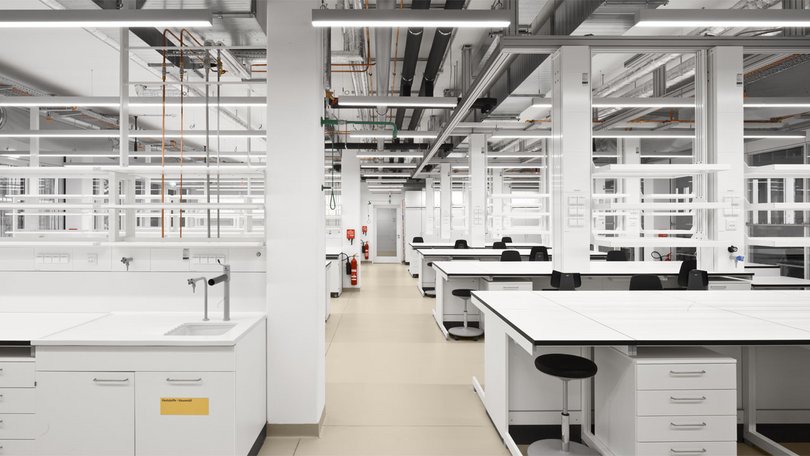 Flexible Waldner Laboratory with Ceiling Grid, Berlin