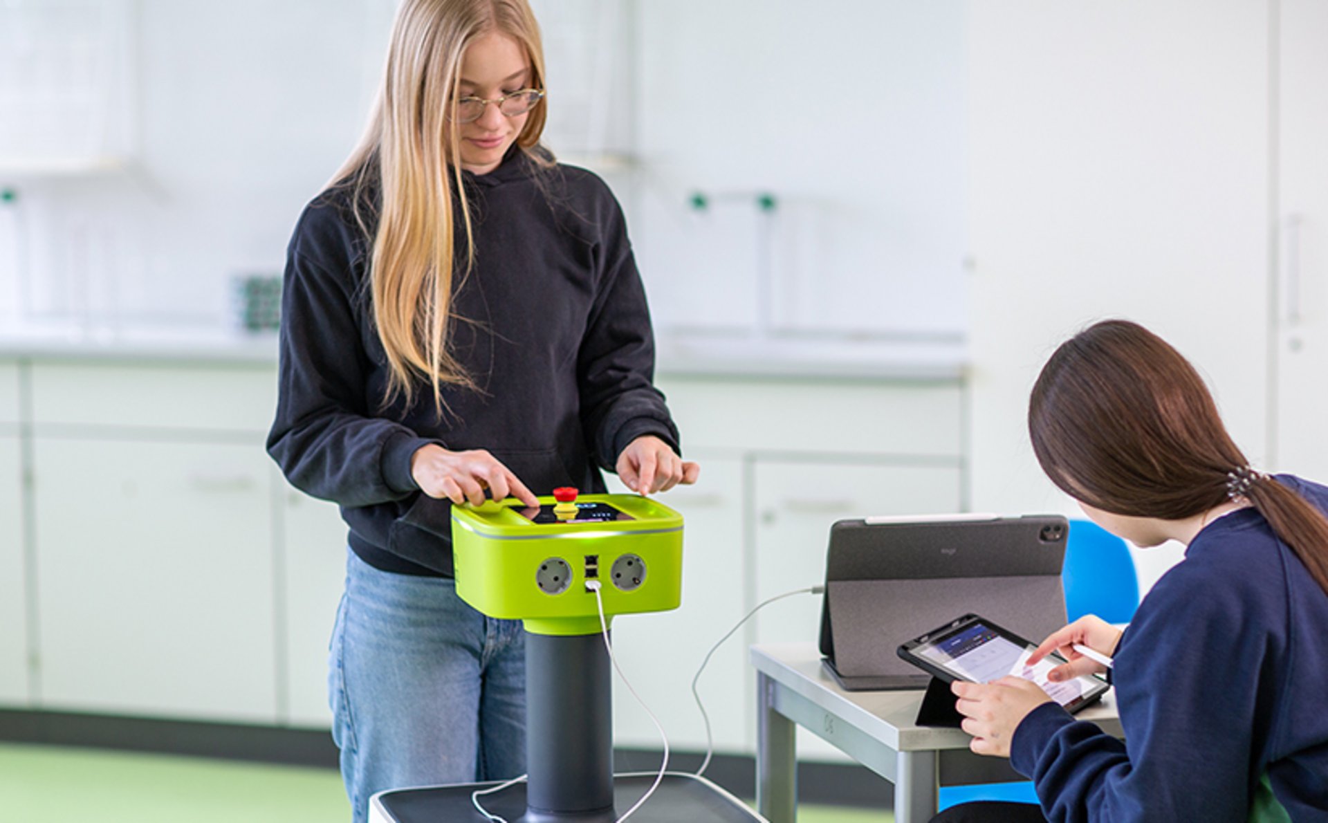 Mädchen beim Arbeiten am Girls Day