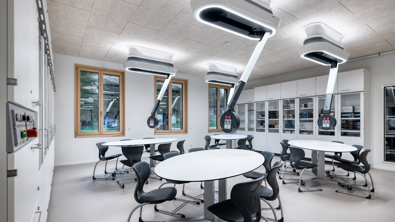 Deckensystem Fly One® mit HV Teamtisch