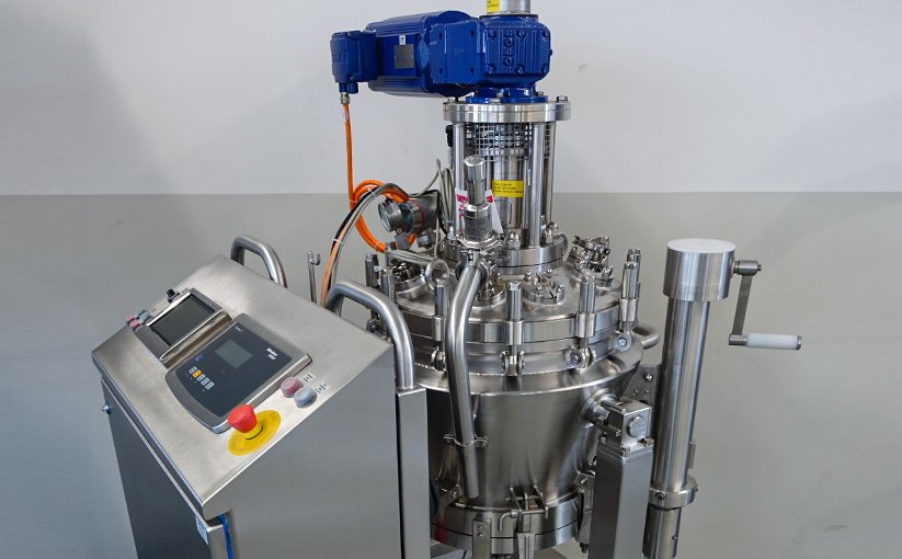 Pressure filter with control panel