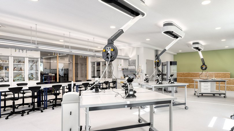 Modern chemistry lab with student workstations